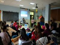 Charla divulgativa y de promoción del programa Erasmus+ de antiguas alumnas de APSD (Silvia, Jone y Ángela) que han participado este último año en Italia para animar al alumnado de 1º y 2º de APSD de este curso a que participen.